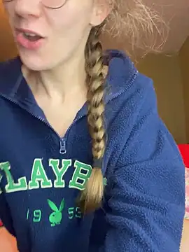 Snapshot of sage__marie chatting on 09/29/25, 10:09 sage marie online show from 09/29/25, 10:09