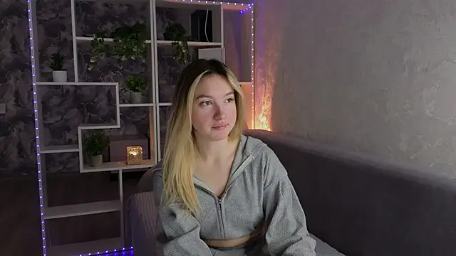 Snapshot of flawless_angell chatting on 10/20/25, 02:01 flawless angell online show from 10/20/25, 02:01