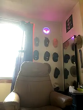 Snapshot of GersonGil1 chatting on 10/21/25, 03:13 GersonGil1 online show from 10/21/25, 03:13