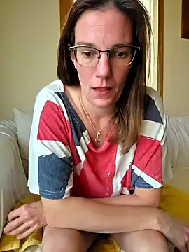 SpiceLea online show from 10/18/25, 04:30