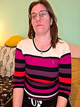 SpiceLea online show from 12/16/25, 03:17