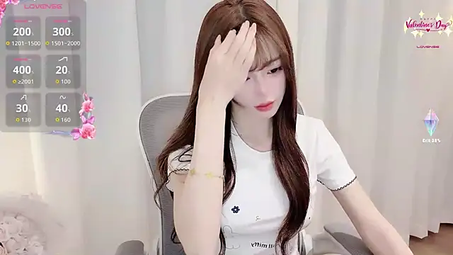 Snapshot of Yuuuuuly chatting on 04/18/26, 07:07 Yuuuuuly online show from 04/18/26, 07:07