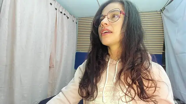 Snapshot of rosse_2504 chatting on 05/01/26, 12:10 rosse 2504 online show from 05/01/26, 12:10