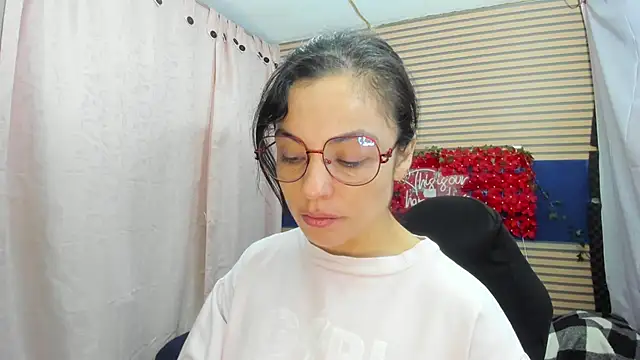 Snapshot of rosse_2504 chatting on 05/08/26, 01:05 rosse 2504 online show from 05/08/26, 01:05