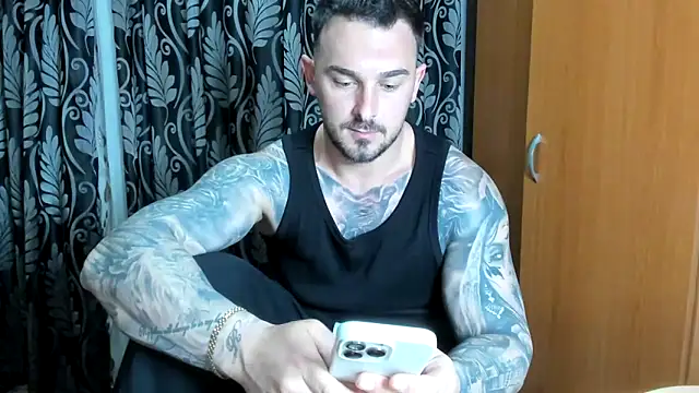 Snapshot of Jonmusclemaster chatting on 04/17/26, 07:39 Jonmusclemaster online show from 04/17/26, 07:39