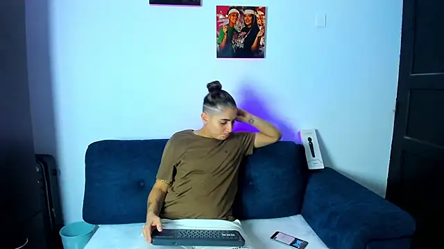 AndreaAndKarina online show from 09/29/25, 08:57