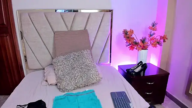 AlissaNix online show from 11/14/25, 12:20