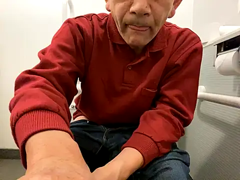 Snapshot of ge3noxxx chatting on 10/22/25, 04:51 ge3noxxx online show from 10/22/25, 04:51