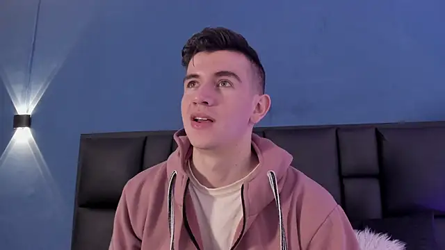 MikaelSlow online show from 10/03/25, 03:47