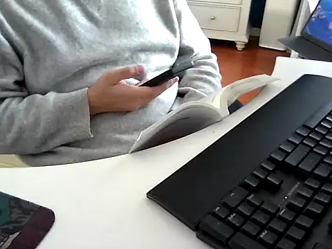 Snapshot of big-pig chatting on 01/02/25, 12:23 big-pig online show from 01/02/25, 12:23