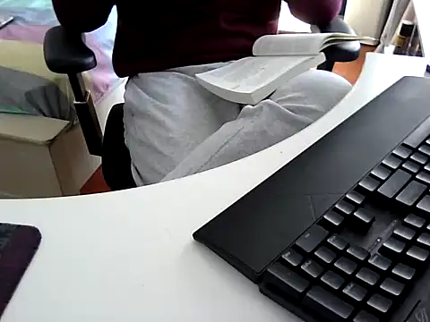 Snapshot of big-pig chatting on 01/06/25, 04:15 big-pig online show from 01/06/25, 04:15