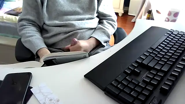 Snapshot of big-pig chatting on 02/28/25, 01:58 big-pig online show from 02/28/25, 01:58