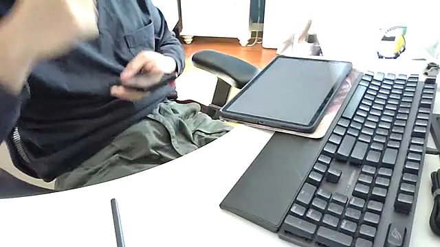 Snapshot of big-pig chatting on 11/16/25, 01:11 big-pig online show from 11/16/25, 01:11