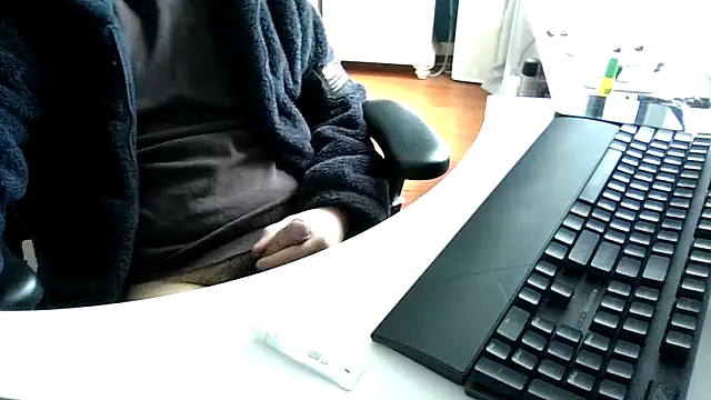 Snapshot of big-pig chatting on 11/24/25, 01:38 big-pig online show from 11/24/25, 01:38