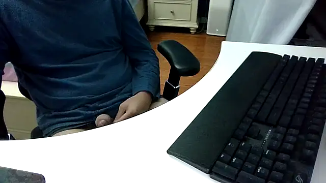 Snapshot of big-pig chatting on 11/29/25, 01:47 big-pig online show from 11/29/25, 01:47