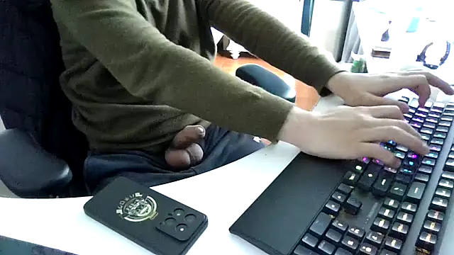 Snapshot of big-pig chatting on 02/15/26, 05:26 big-pig online show from 02/15/26, 05:26