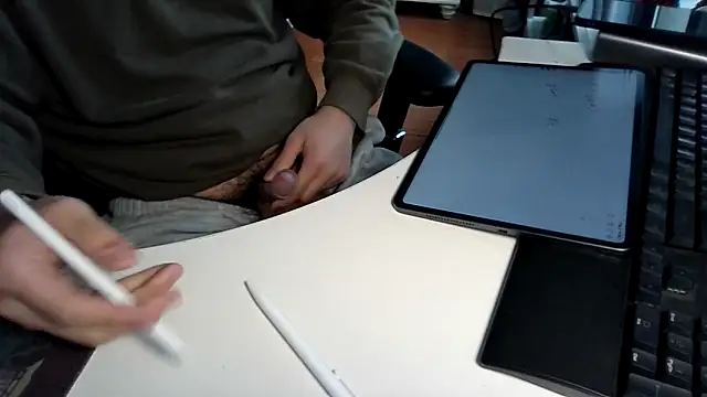 Snapshot of big-pig chatting on 02/24/26, 06:22 big-pig online show from 02/24/26, 06:22