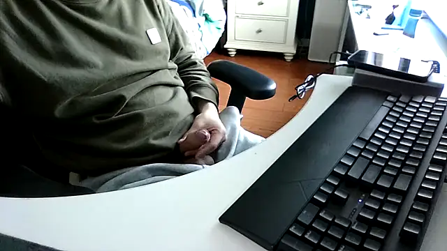 Snapshot of big-pig chatting on 03/28/26, 05:51 big-pig online show from 03/28/26, 05:51