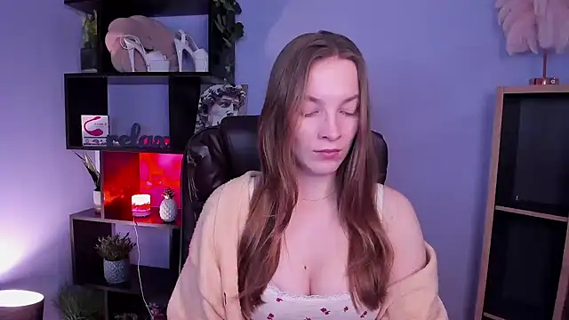 Snapshot of kenzie_x chatting on 12/19/24, 07:29 kenzie x online show from 12/19/24, 07:29