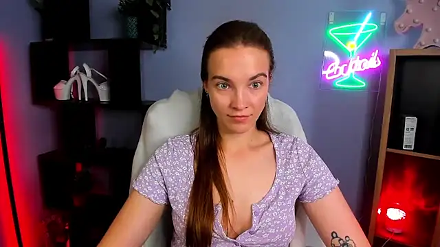 Snapshot of kenzie_x chatting on 09/18/25, 06:37 kenzie x online show from 09/18/25, 06:37