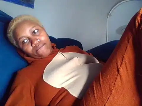 Snapshot of SquirtQueen222 chatting on 04/16/26, 05:41 SquirtQueen222 online show from 04/16/26, 05:41