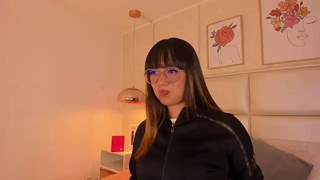 Snapshot of Aily_Yozuko chatting on 03/19/26, 02:37 Aily Yozuko online show from 03/19/26, 02:37