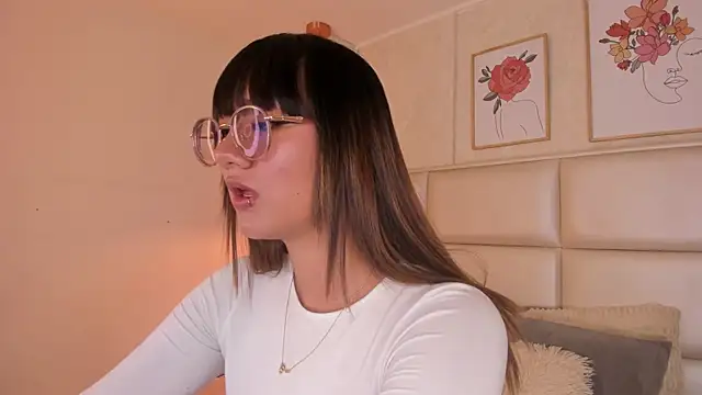 Snapshot of Aily_Yozuko chatting on 03/25/26, 02:39 Aily Yozuko online show from 03/25/26, 02:39