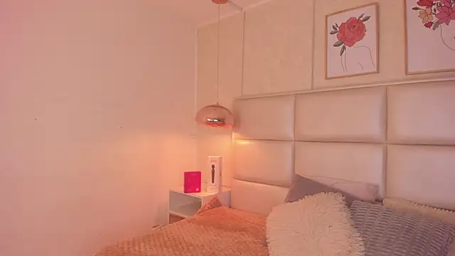 Snapshot of Aily_Yozuko chatting on 04/12/26, 02:38 Aily Yozuko online show from 04/12/26, 02:38