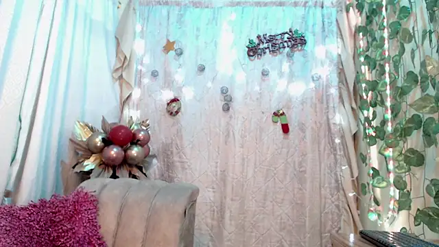 Snapshot of nicollejordan1 chatting on 12/14/24, 10:34 nicollejordan1 online show from 12/14/24, 10:34