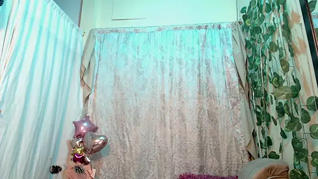 Snapshot of nicollejordan1 chatting on 03/08/25, 10:00 nicollejordan1 online show from 03/08/25, 10:00