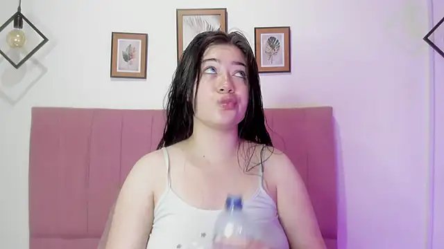 GENNESIS LOVE online show from 09/28/25, 01:00