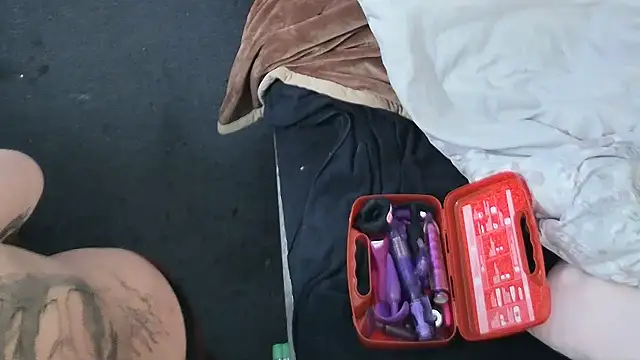 Snapshot of ROCKHARDDADDY86 chatting on 02/09/26, 02:43 ROCKHARDDADDY86 online show from 02/09/26, 02:43