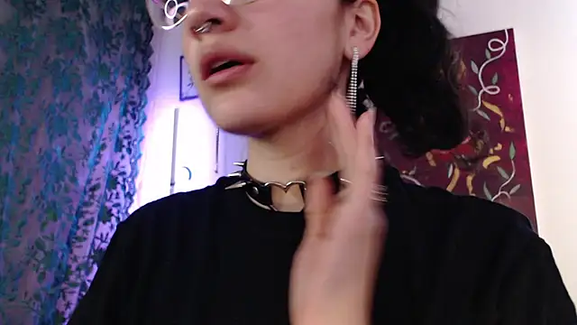 Snapshot of Tanya_WorldBondage chatting on 03/21/25, 03:02 Tanya WorldBondage online show from 03/21/25, 03:02