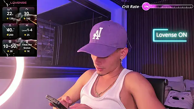 Snapshot of _white_fox_1 chatting on 09/30/25, 08:36 white fox 1 online show from 09/30/25, 08:36