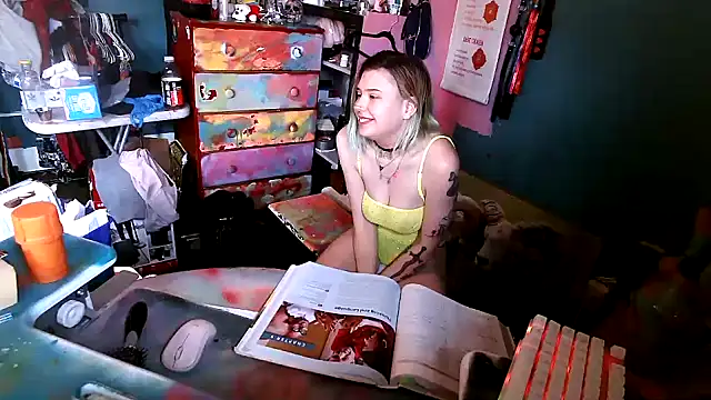 Snapshot of Esteem369 chatting on 03/17/25, 05:27 Esteem369 online show from 03/17/25, 05:27