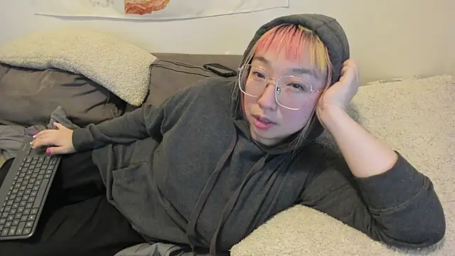 Snapshot of luxgray chatting on 12/05/24, 03:48 luxgray online show from 12/05/24, 03:48