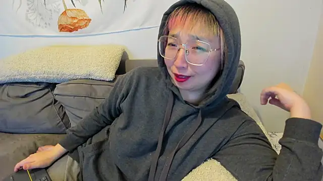 Snapshot of luxgray chatting on 02/01/25, 01:02 luxgray online show from 02/01/25, 01:02