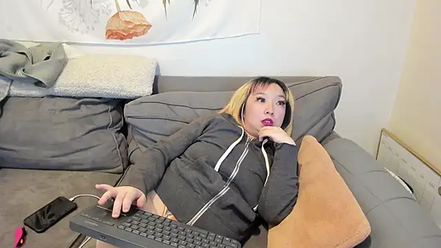 Snapshot of luxgray chatting on 02/16/25, 10:54 luxgray online show from 02/16/25, 10:54