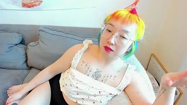 Snapshot of luxgray chatting on 03/18/25, 10:04 luxgray online show from 03/18/25, 10:04