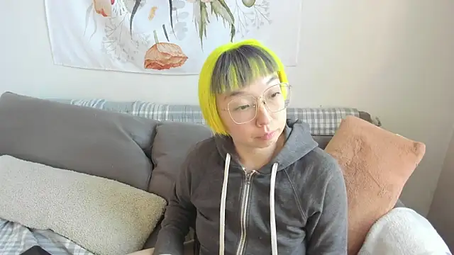 Snapshot of luxgray chatting on 02/13/26, 08:05 luxgray online show from 02/13/26, 08:05