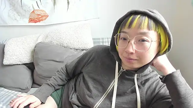 Snapshot of luxgray chatting on 02/15/26, 06:59 luxgray online show from 02/15/26, 06:59