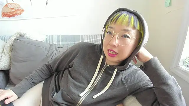 Snapshot of luxgray chatting on 02/16/26, 08:05 luxgray online show from 02/16/26, 08:05