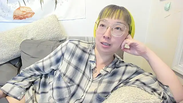 Snapshot of luxgray chatting on 02/23/26, 11:24 luxgray online show from 02/23/26, 11:24