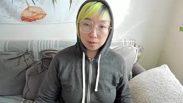 Snapshot of luxgray chatting on 06/15/26, 12:29 luxgray online show from 06/15/26, 12:29
