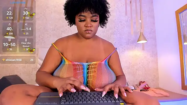 NiiaMoore online show from 01/25/25, 05:08