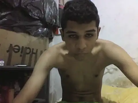 Snapshot of Leopardogonza chatting on 05/17/26, 02:13 Leopardogonza online show from 05/17/26, 02:13