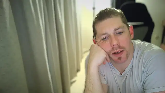 Snapshot of Rock_Pierce chatting on 03/06/25, 04:07 Rock Pierce online show from 03/06/25, 04:07