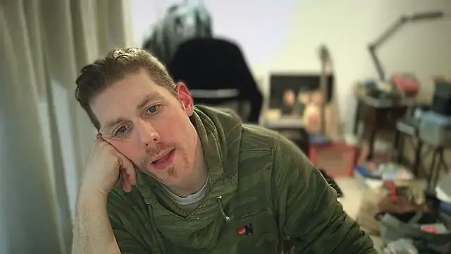 Snapshot of Rock_Pierce chatting on 03/10/25, 06:23 Rock Pierce online show from 03/10/25, 06:23