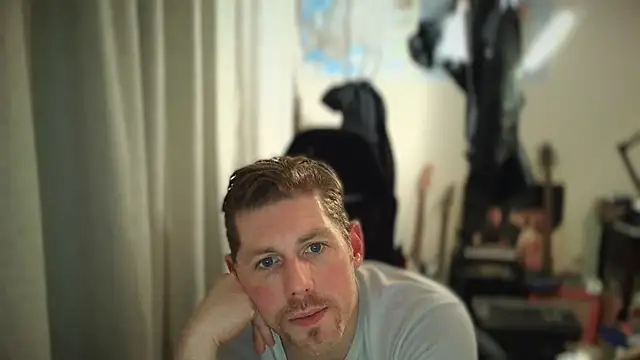 Snapshot of Rock_Pierce chatting on 03/12/25, 03:40 Rock Pierce online show from 03/12/25, 03:40