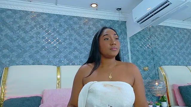 NaiomyLanes online show from 04/13/26, 12:54